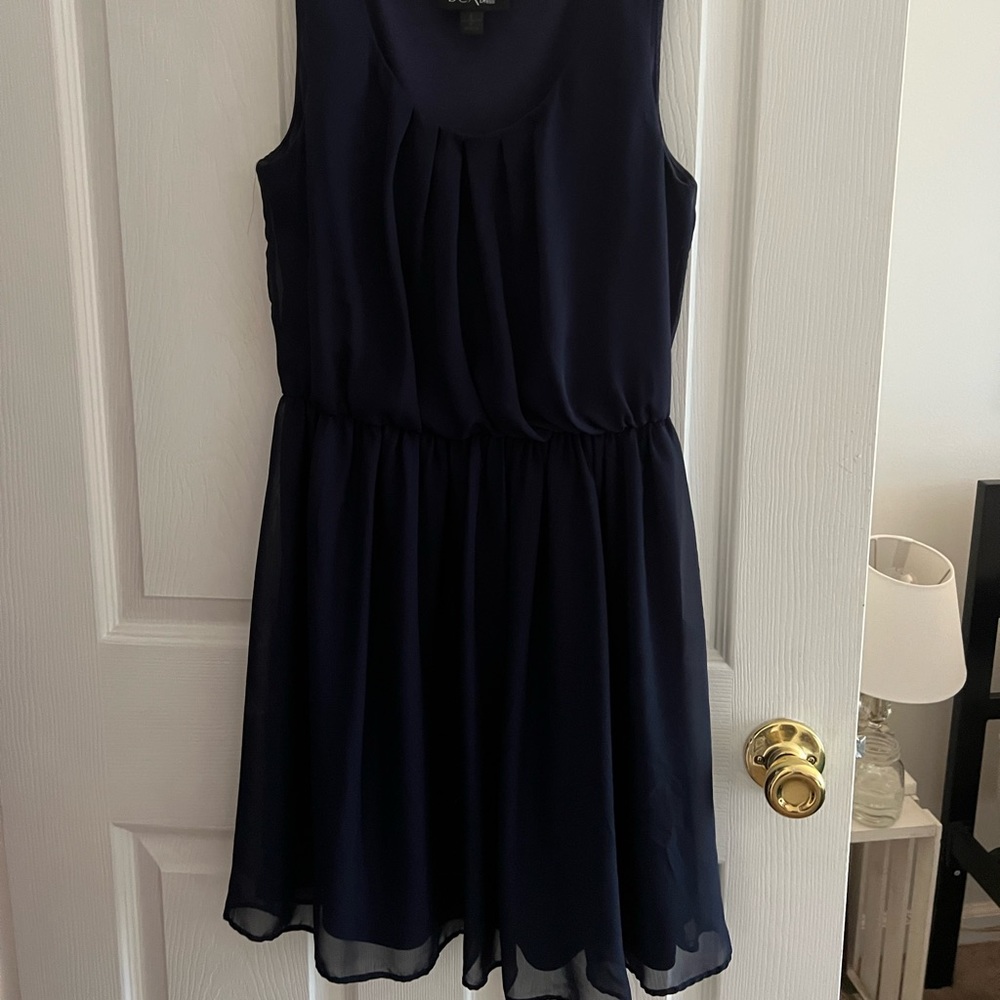 Small. Navy blue & sleeveles.  Above  the knee dress.